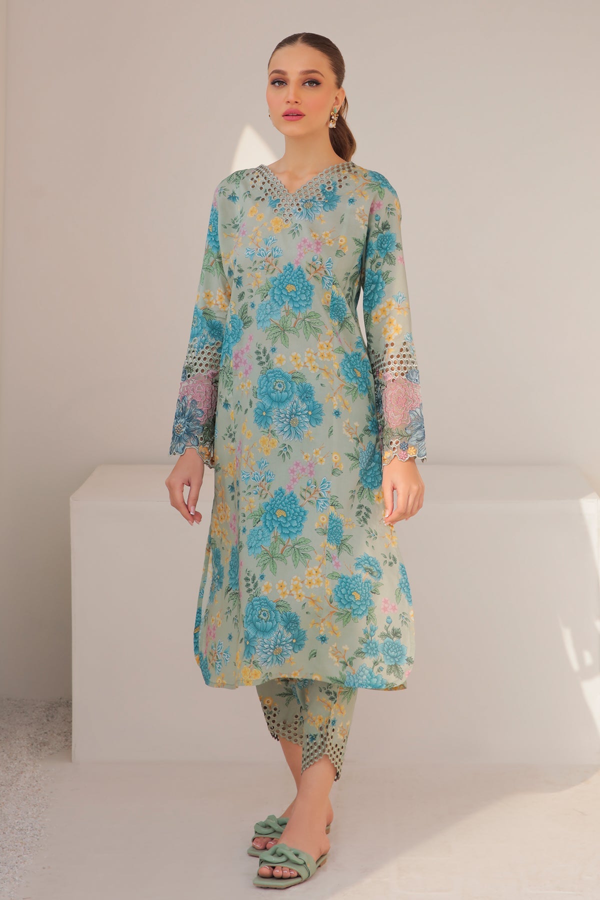 EMBROIDERED LAWN UF-310